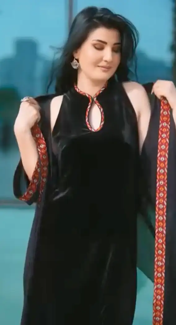 Türkmen fasonlar pombarh fasonlar Fasonlar 2025 fasonlar fason moda modalar Bezen bezen Türkmen fasonlar 2026 Türkmen fasonlar 2025 Türkmen fasonlar 2024 Türkmen fasonlar 2023 turkmenistan türkmenistan turkmen türkmen ashgabat  asgabat aşgabat balkan mary lebap dashoguz dasoguz daşoguz pombarh ponbarhat gulyupek gülýüpek stapel ştapel Gralan Çüýdeşen Abaýa Gadymy Krep Gurultaý 	Keteni Ýüpek Şifon Gipýur Lyon Welwet Atlas Kaşemir Streýç Suzana Ştapel Gülýüpek Pombarh Ýupka Gursakça Aksesuarlar Palto Penjek Okuw eşik Fata Sport eşik Uniforma Nakidka Öýme Şarf kompýuter ýaka ýaglyk Arenda köýnek 2nji el köýnek Taýyn köýnek Matalar Milli lybas milli lybaslar Toý köýnek Toý köýnekler toy koynek toy koynekler gundelik koynekler Gündelik	 
 köýnekler fata koynek Modern taze fason Eskiz koynektm turkmenkoynek türkmenkoynek fason moda moda fasonlar Iş eşik el iş	sada	ýakaly ýakasyz	keşdeli biserli	ýeňli giň nagyşly ýüregi açyk stoýka ýaka ýanly kombinasiýa 	zerli üsti aşak guşakly seçekli gysga ýeňli Modern ýakasyz, gysga ýeňli, giň 17-25, 26-35 Gara yaz, tomus, guyz