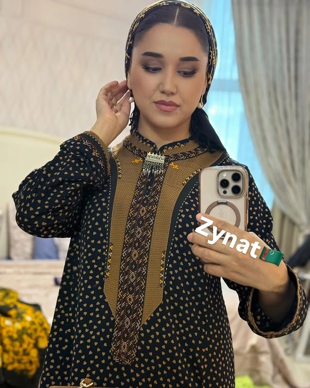 Türkmen fasonlar pombarh fasonlar Fasonlar 2025 fasonlar fason moda modalar Bezen bezen Türkmen fasonlar 2026 Türkmen fasonlar 2025 Türkmen fasonlar 2024 Türkmen fasonlar 2023 turkmenistan türkmenistan turkmen türkmen ashgabat  asgabat aşgabat balkan mary lebap dashoguz dasoguz daşoguz pombarh ponbarhat gulyupek gülýüpek stapel ştapel Gralan Çüýdeşen Abaýa Gadymy Krep Gurultaý 	Keteni Ýüpek Şifon Gipýur Lyon Welwet Atlas Kaşemir Streýç Suzana Ştapel Gülýüpek Pombarh Ýupka Gursakça Aksesuarlar Palto Penjek Okuw eşik Fata Sport eşik Uniforma Nakidka Öýme Şarf kompýuter ýaka ýaglyk Arenda köýnek 2nji el köýnek Taýyn köýnek Matalar Milli lybas milli lybaslar Toý köýnek Toý köýnekler toy koynek toy koynekler gundelik koynekler Gündelik	 
 köýnekler fata koynek Modern taze fason Eskiz koynektm turkmenkoynek türkmenkoynek fason moda moda fasonlar Iş eşik el iş	sada	ýakaly ýakasyz	keşdeli biserli	ýeňli giň nagyşly ýüregi açyk stoýka ýaka ýanly kombinasiýa 	zerli üsti aşak guşakly seçekli gysga ýeňli Gündelik, Iş eşik el iş, ýakaly, ýeňli, giň 17-25, 26-35, 35+ Gara, Goýy-gök, Goňur yaz, tomus