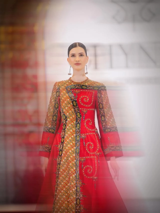 Türkmen fasonlar pombarh fasonlar Fasonlar 2025 fasonlar fason moda modalar Bezen bezen Türkmen fasonlar 2026 Türkmen fasonlar 2025 Türkmen fasonlar 2024 Türkmen fasonlar 2023 turkmenistan türkmenistan turkmen türkmen ashgabat  asgabat aşgabat balkan mary lebap dashoguz dasoguz daşoguz pombarh ponbarhat gulyupek gülýüpek stapel ştapel Gralan Çüýdeşen Abaýa Gadymy Krep Gurultaý 	Keteni Ýüpek Şifon Gipýur Lyon Welwet Atlas Kaşemir Streýç Suzana Ştapel Gülýüpek Pombarh Ýupka Gursakça Aksesuarlar Palto Penjek Okuw eşik Fata Sport eşik Uniforma Nakidka Öýme Şarf kompýuter ýaka ýaglyk Arenda köýnek 2nji el köýnek Taýyn köýnek Matalar Milli lybas milli lybaslar Toý köýnek Toý köýnekler toy koynek toy koynekler gundelik koynekler Gündelik	 
 köýnekler fata koynek Modern taze fason Eskiz koynektm turkmenkoynek türkmenkoynek fason moda moda fasonlar Iş eşik el iş	sada	ýakaly ýakasyz	keşdeli biserli	ýeňli giň nagyşly ýüregi açyk stoýka ýaka ýanly kombinasiýa 	zerli üsti aşak guşakly seçekli gysga ýeňli Modern TürkmenTextile Expo 2025 17-25, 26-35 Gyzyl, Altyn