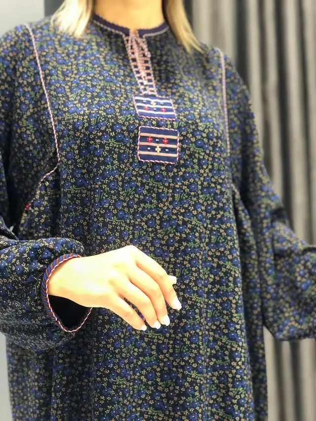 Türkmen fasonlar pombarh fasonlar Fasonlar 2025 fasonlar fason moda modalar Bezen bezen Türkmen fasonlar 2026 Türkmen fasonlar 2025 Türkmen fasonlar 2024 Türkmen fasonlar 2023 turkmenistan türkmenistan turkmen türkmen ashgabat  asgabat aşgabat balkan mary lebap dashoguz dasoguz daşoguz pombarh ponbarhat gulyupek gülýüpek stapel ştapel Gralan Çüýdeşen Abaýa Gadymy Krep Gurultaý 	Keteni Ýüpek Şifon Gipýur Lyon Welwet Atlas Kaşemir Streýç Suzana Ştapel Gülýüpek Pombarh Ýupka Gursakça Aksesuarlar Palto Penjek Okuw eşik Fata Sport eşik Uniforma Nakidka Öýme Şarf kompýuter ýaka ýaglyk Arenda köýnek 2nji el köýnek Taýyn köýnek Matalar Milli lybas milli lybaslar Toý köýnek Toý köýnekler toy koynek toy koynekler gundelik koynekler Gündelik	 
 köýnekler fata koynek Modern taze fason Eskiz koynektm turkmenkoynek türkmenkoynek fason moda moda fasonlar Iş eşik el iş	sada	ýakaly ýakasyz	keşdeli biserli	ýeňli giň nagyşly ýüregi açyk stoýka ýaka ýanly kombinasiýa 	zerli üsti aşak guşakly seçekli gysga ýeňli Ştapel Gündelik ýanly, ýeňli, giň 17-25, 26-35 Gara, Goýy-gök, Sary, Goýy-ýaşyl tomus