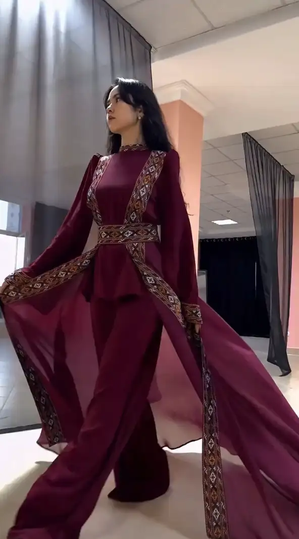 Türkmen fasonlar pombarh fasonlar Fasonlar 2025 fasonlar fason moda modalar Bezen bezen Türkmen fasonlar 2026 Türkmen fasonlar 2025 Türkmen fasonlar 2024 Türkmen fasonlar 2023 turkmenistan türkmenistan turkmen türkmen ashgabat  asgabat aşgabat balkan mary lebap dashoguz dasoguz daşoguz pombarh ponbarhat gulyupek gülýüpek stapel ştapel Gralan Çüýdeşen Abaýa Gadymy Krep Gurultaý 	Keteni Ýüpek Şifon Gipýur Lyon Welwet Atlas Kaşemir Streýç Suzana Ştapel Gülýüpek Pombarh Ýupka Gursakça Aksesuarlar Palto Penjek Okuw eşik Fata Sport eşik Uniforma Nakidka Öýme Şarf kompýuter ýaka ýaglyk Arenda köýnek 2nji el köýnek Taýyn köýnek Matalar Milli lybas milli lybaslar Toý köýnek Toý köýnekler toy koynek toy koynekler gundelik koynekler Gündelik	 
 köýnekler fata koynek Modern taze fason Eskiz koynektm turkmenkoynek türkmenkoynek fason moda moda fasonlar Iş eşik el iş	sada	ýakaly ýakasyz	keşdeli biserli	ýeňli giň nagyşly ýüregi açyk stoýka ýaka ýanly kombinasiýa 	zerli üsti aşak guşakly seçekli gysga ýeňli Şifon Modern el iş, ýakasyz, ýeňli, guşakly, nagyşly 17-25, 26-35 Gyzyl yaz, tomus Taýyn köýnek