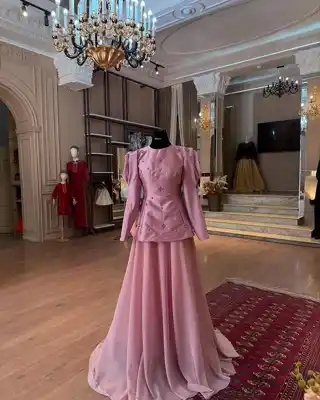 Türkmen fasonlar pombarh fasonlar Fasonlar 2025 fasonlar fason moda modalar Bezen bezen Türkmen fasonlar 2026 Türkmen fasonlar 2025 Türkmen fasonlar 2024 Türkmen fasonlar 2023 turkmenistan türkmenistan turkmen türkmen ashgabat  asgabat aşgabat balkan mary lebap dashoguz dasoguz daşoguz pombarh ponbarhat gulyupek gülýüpek stapel ştapel Gralan Çüýdeşen Abaýa Gadymy Krep Gurultaý 	Keteni Ýüpek Şifon Gipýur Lyon Welwet Atlas Kaşemir Streýç Suzana Ştapel Gülýüpek Pombarh Ýupka Gursakça Aksesuarlar Palto Penjek Okuw eşik Fata Sport eşik Uniforma Nakidka Öýme Şarf kompýuter ýaka ýaglyk Arenda köýnek 2nji el köýnek Taýyn köýnek Matalar Milli lybas milli lybaslar Toý köýnek Toý köýnekler toy koynek toy koynekler gundelik koynekler Gündelik	 
 köýnekler fata koynek Modern taze fason Eskiz koynektm turkmenkoynek türkmenkoynek fason moda moda fasonlar Iş eşik el iş	sada	ýakaly ýakasyz	keşdeli biserli	ýeňli giň nagyşly ýüregi açyk stoýka ýaka ýanly kombinasiýa 	zerli üsti aşak guşakly seçekli gysga ýeňli Toý köýnek, Modern ýakasyz, ýeňli, giň, üsti aşak 17-25, 26-35 Gülgüne yaz, tomus, guyz