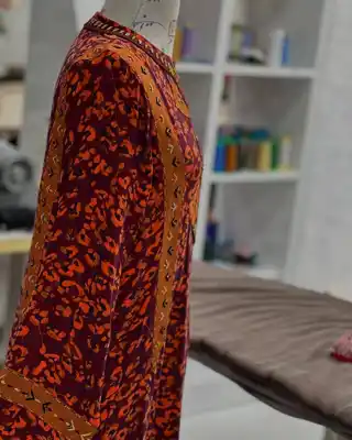 Türkmen fasonlar pombarh fasonlar Fasonlar 2025 fasonlar fason moda modalar Bezen bezen Türkmen fasonlar 2026 Türkmen fasonlar 2025 Türkmen fasonlar 2024 Türkmen fasonlar 2023 turkmenistan türkmenistan turkmen türkmen ashgabat  asgabat aşgabat balkan mary lebap dashoguz dasoguz daşoguz pombarh ponbarhat gulyupek gülýüpek stapel ştapel Gralan Çüýdeşen Abaýa Gadymy Krep Gurultaý 	Keteni Ýüpek Şifon Gipýur Lyon Welwet Atlas Kaşemir Streýç Suzana Ştapel Gülýüpek Pombarh Ýupka Gursakça Aksesuarlar Palto Penjek Okuw eşik Fata Sport eşik Uniforma Nakidka Öýme Şarf kompýuter ýaka ýaglyk Arenda köýnek 2nji el köýnek Taýyn köýnek Matalar Milli lybas milli lybaslar Toý köýnek Toý köýnekler toy koynek toy koynekler gundelik koynekler Gündelik	 
 köýnekler fata koynek Modern taze fason Eskiz koynektm turkmenkoynek türkmenkoynek fason moda moda fasonlar Iş eşik el iş	sada	ýakaly ýakasyz	keşdeli biserli	ýeňli giň nagyşly ýüregi açyk stoýka ýaka ýanly kombinasiýa 	zerli üsti aşak guşakly seçekli gysga ýeňli Gülýüpek, Suzana, Ýüpek Gündelik el iş, keşdeli, ýakaly, ýeňli, giň, nagyşly 17-25, 26-35, 35+ Gyzyl, Mämişi, Goňur yaz, tomus