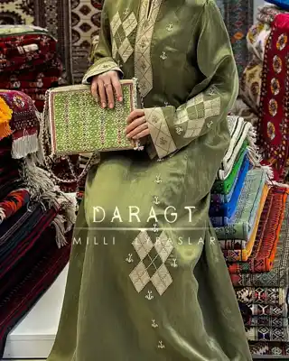 Türkmen fasonlar pombarh fasonlar Fasonlar 2025 fasonlar fason moda modalar Bezen bezen Türkmen fasonlar 2026 Türkmen fasonlar 2025 Türkmen fasonlar 2024 Türkmen fasonlar 2023 turkmenistan türkmenistan turkmen türkmen ashgabat  asgabat aşgabat balkan mary lebap dashoguz dasoguz daşoguz pombarh ponbarhat gulyupek gülýüpek stapel ştapel Gralan Çüýdeşen Abaýa Gadymy Krep Gurultaý 	Keteni Ýüpek Şifon Gipýur Lyon Welwet Atlas Kaşemir Streýç Suzana Ştapel Gülýüpek Pombarh Ýupka Gursakça Aksesuarlar Palto Penjek Okuw eşik Fata Sport eşik Uniforma Nakidka Öýme Şarf kompýuter ýaka ýaglyk Arenda köýnek 2nji el köýnek Taýyn köýnek Matalar Milli lybas milli lybaslar Toý köýnek Toý köýnekler toy koynek toy koynekler gundelik koynekler Gündelik	 
 köýnekler fata koynek Modern taze fason Eskiz koynektm turkmenkoynek türkmenkoynek fason moda moda fasonlar Iş eşik el iş	sada	ýakaly ýakasyz	keşdeli biserli	ýeňli giň nagyşly ýüregi açyk stoýka ýaka ýanly kombinasiýa 	zerli üsti aşak guşakly seçekli gysga ýeňli Gülýüpek Toý köýnek ýakaly  Goýy-ýaşyl
