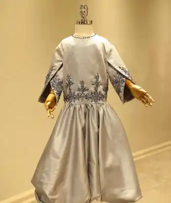 Türkmen fasonlar pombarh fasonlar Fasonlar 2025 fasonlar fason moda modalar Bezen bezen Türkmen fasonlar 2026 Türkmen fasonlar 2025 Türkmen fasonlar 2024 Türkmen fasonlar 2023 turkmenistan türkmenistan turkmen türkmen ashgabat  asgabat aşgabat balkan mary lebap dashoguz dasoguz daşoguz pombarh ponbarhat gulyupek gülýüpek stapel ştapel Gralan Çüýdeşen Abaýa Gadymy Krep Gurultaý 	Keteni Ýüpek Şifon Gipýur Lyon Welwet Atlas Kaşemir Streýç Suzana Ştapel Gülýüpek Pombarh Ýupka Gursakça Aksesuarlar Palto Penjek Okuw eşik Fata Sport eşik Uniforma Nakidka Öýme Şarf kompýuter ýaka ýaglyk Arenda köýnek 2nji el köýnek Taýyn köýnek Matalar Milli lybas milli lybaslar Toý köýnek Toý köýnekler toy koynek toy koynekler gundelik koynekler Gündelik	 
 köýnekler fata koynek Modern taze fason Eskiz koynektm turkmenkoynek türkmenkoynek fason moda moda fasonlar Iş eşik el iş	sada	ýakaly ýakasyz	keşdeli biserli	ýeňli giň nagyşly ýüregi açyk stoýka ýaka ýanly kombinasiýa 	zerli üsti aşak guşakly seçekli gysga ýeňli 