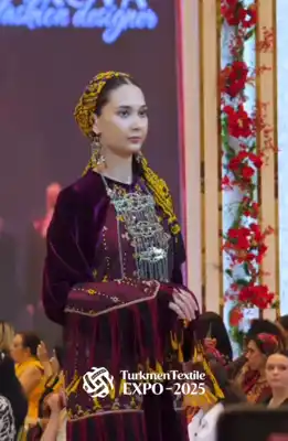 Türkmen fasonlar pombarh fasonlar Fasonlar 2025 fasonlar fason moda modalar Bezen bezen Türkmen fasonlar 2026 Türkmen fasonlar 2025 Türkmen fasonlar 2024 Türkmen fasonlar 2023 turkmenistan türkmenistan turkmen türkmen ashgabat  asgabat aşgabat balkan mary lebap dashoguz dasoguz daşoguz pombarh ponbarhat gulyupek gülýüpek stapel ştapel Gralan Çüýdeşen Abaýa Gadymy Krep Gurultaý 	Keteni Ýüpek Şifon Gipýur Lyon Welwet Atlas Kaşemir Streýç Suzana Ştapel Gülýüpek Pombarh Ýupka Gursakça Aksesuarlar Palto Penjek Okuw eşik Fata Sport eşik Uniforma Nakidka Öýme Şarf kompýuter ýaka ýaglyk Arenda köýnek 2nji el köýnek Taýyn köýnek Matalar Milli lybas milli lybaslar Toý köýnek Toý köýnekler toy koynek toy koynekler gundelik koynekler Gündelik	 
 köýnekler fata koynek Modern taze fason Eskiz koynektm turkmenkoynek türkmenkoynek fason moda moda fasonlar Iş eşik el iş	sada	ýakaly ýakasyz	keşdeli biserli	ýeňli giň nagyşly ýüregi açyk stoýka ýaka ýanly kombinasiýa 	zerli üsti aşak guşakly seçekli gysga ýeňli Panbarhat (Pombarh) Modern TürkmenTextile Expo 2025 26-35 Goýy-gyzyl yaz, gysh