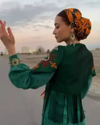 Türkmen fasonlar pombarh fasonlar Fasonlar 2025 fasonlar fason moda modalar Bezen bezen Türkmen fasonlar 2026 Türkmen fasonlar 2025 Türkmen fasonlar 2024 Türkmen fasonlar 2023 turkmenistan türkmenistan turkmen türkmen ashgabat  asgabat aşgabat balkan mary lebap dashoguz dasoguz daşoguz pombarh ponbarhat gulyupek gülýüpek stapel ştapel Gralan Çüýdeşen Abaýa Gadymy Krep Gurultaý 	Keteni Ýüpek Şifon Gipýur Lyon Welwet Atlas Kaşemir Streýç Suzana Ştapel Gülýüpek Pombarh Ýupka Gursakça Aksesuarlar Palto Penjek Okuw eşik Fata Sport eşik Uniforma Nakidka Öýme Şarf kompýuter ýaka ýaglyk Arenda köýnek 2nji el köýnek Taýyn köýnek Matalar Milli lybas milli lybaslar Toý köýnek Toý köýnekler toy koynek toy koynekler gundelik koynekler Gündelik	 
 köýnekler fata koynek Modern taze fason Eskiz koynektm turkmenkoynek türkmenkoynek fason moda moda fasonlar Iş eşik el iş	sada	ýakaly ýakasyz	keşdeli biserli	ýeňli giň nagyşly ýüregi açyk stoýka ýaka ýanly kombinasiýa 	zerli üsti aşak guşakly seçekli gysga ýeňli Toý köýnek, Eskiz   Goýy-ýaşyl