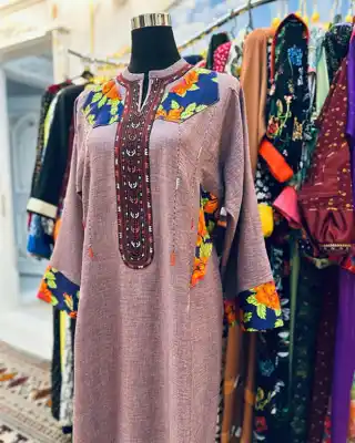 Türkmen fasonlar pombarh fasonlar Fasonlar 2025 fasonlar fason moda modalar Bezen bezen Türkmen fasonlar 2026 Türkmen fasonlar 2025 Türkmen fasonlar 2024 Türkmen fasonlar 2023 turkmenistan türkmenistan turkmen türkmen ashgabat  asgabat aşgabat balkan mary lebap dashoguz dasoguz daşoguz pombarh ponbarhat gulyupek gülýüpek stapel ştapel Gralan Çüýdeşen Abaýa Gadymy Krep Gurultaý 	Keteni Ýüpek Şifon Gipýur Lyon Welwet Atlas Kaşemir Streýç Suzana Ştapel Gülýüpek Pombarh Ýupka Gursakça Aksesuarlar Palto Penjek Okuw eşik Fata Sport eşik Uniforma Nakidka Öýme Şarf kompýuter ýaka ýaglyk Arenda köýnek 2nji el köýnek Taýyn köýnek Matalar Milli lybas milli lybaslar Toý köýnek Toý köýnekler toy koynek toy koynekler gundelik koynekler Gündelik	 
 köýnekler fata koynek Modern taze fason Eskiz koynektm turkmenkoynek türkmenkoynek fason moda moda fasonlar Iş eşik el iş	sada	ýakaly ýakasyz	keşdeli biserli	ýeňli giň nagyşly ýüregi açyk stoýka ýaka ýanly kombinasiýa 	zerli üsti aşak guşakly seçekli gysga ýeňli Lyon Gündelik el iş  Goýy-goňur  Taýyn köýnek