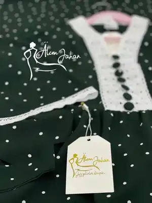 Türkmen fasonlar pombarh fasonlar Fasonlar 2025 fasonlar fason moda modalar Bezen bezen Türkmen fasonlar 2026 Türkmen fasonlar 2025 Türkmen fasonlar 2024 Türkmen fasonlar 2023 turkmenistan türkmenistan turkmen türkmen ashgabat  asgabat aşgabat balkan mary lebap dashoguz dasoguz daşoguz pombarh ponbarhat gulyupek gülýüpek stapel ştapel Gralan Çüýdeşen Abaýa Gadymy Krep Gurultaý 	Keteni Ýüpek Şifon Gipýur Lyon Welwet Atlas Kaşemir Streýç Suzana Ştapel Gülýüpek Pombarh Ýupka Gursakça Aksesuarlar Palto Penjek Okuw eşik Fata Sport eşik Uniforma Nakidka Öýme Şarf kompýuter ýaka ýaglyk Arenda köýnek 2nji el köýnek Taýyn köýnek Matalar Milli lybas milli lybaslar Toý köýnek Toý köýnekler toy koynek toy koynekler gundelik koynekler Gündelik	 
 köýnekler fata koynek Modern taze fason Eskiz koynektm turkmenkoynek türkmenkoynek fason moda moda fasonlar Iş eşik el iş	sada	ýakaly ýakasyz	keşdeli biserli	ýeňli giň nagyşly ýüregi açyk stoýka ýaka ýanly kombinasiýa 	zerli üsti aşak guşakly seçekli gysga ýeňli Ştapel Gündelik sada, ýakasyz, gysga ýeňli, giň 17-25, 26-35 Goýy-ýaşyl tomus, guyz