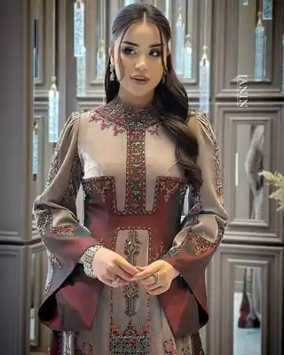 Türkmen fasonlar pombarh fasonlar Fasonlar 2025 fasonlar fason moda modalar Bezen bezen Türkmen fasonlar 2026 Türkmen fasonlar 2025 Türkmen fasonlar 2024 Türkmen fasonlar 2023 turkmenistan türkmenistan turkmen türkmen ashgabat  asgabat aşgabat balkan mary lebap dashoguz dasoguz daşoguz pombarh ponbarhat gulyupek gülýüpek stapel ştapel Gralan Çüýdeşen Abaýa Gadymy Krep Gurultaý 	Keteni Ýüpek Şifon Gipýur Lyon Welwet Atlas Kaşemir Streýç Suzana Ştapel Gülýüpek Pombarh Ýupka Gursakça Aksesuarlar Palto Penjek Okuw eşik Fata Sport eşik Uniforma Nakidka Öýme Şarf kompýuter ýaka ýaglyk Arenda köýnek 2nji el köýnek Taýyn köýnek Matalar Milli lybas milli lybaslar Toý köýnek Toý köýnekler toy koynek toy koynekler gundelik koynekler Gündelik	 
 köýnekler fata koynek Modern taze fason Eskiz koynektm turkmenkoynek türkmenkoynek fason moda moda fasonlar Iş eşik el iş	sada	ýakaly ýakasyz	keşdeli biserli	ýeňli giň nagyşly ýüregi açyk stoýka ýaka ýanly kombinasiýa 	zerli üsti aşak guşakly seçekli gysga ýeňli Toý köýnek el iş, keşdeli, ýakaly, biserli, ýeňli, kombinasiýa 17-25, 26-35 Bežewyý, Goýy-gyzyl