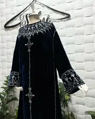 Türkmen fasonlar pombarh fasonlar Fasonlar 2025 fasonlar fason moda modalar Bezen bezen Türkmen fasonlar 2026 Türkmen fasonlar 2025 Türkmen fasonlar 2024 Türkmen fasonlar 2023 turkmenistan türkmenistan turkmen türkmen ashgabat  asgabat aşgabat balkan mary lebap dashoguz dasoguz daşoguz pombarh ponbarhat gulyupek gülýüpek stapel ştapel Gralan Çüýdeşen Abaýa Gadymy Krep Gurultaý 	Keteni Ýüpek Şifon Gipýur Lyon Welwet Atlas Kaşemir Streýç Suzana Ştapel Gülýüpek Pombarh Ýupka Gursakça Aksesuarlar Palto Penjek Okuw eşik Fata Sport eşik Uniforma Nakidka Öýme Şarf kompýuter ýaka ýaglyk Arenda köýnek 2nji el köýnek Taýyn köýnek Matalar Milli lybas milli lybaslar Toý köýnek Toý köýnekler toy koynek toy koynekler gundelik koynekler Gündelik	 
 köýnekler fata koynek Modern taze fason Eskiz koynektm turkmenkoynek türkmenkoynek fason moda moda fasonlar Iş eşik el iş	sada	ýakaly ýakasyz	keşdeli biserli	ýeňli giň nagyşly ýüregi açyk stoýka ýaka ýanly kombinasiýa 	zerli üsti aşak guşakly seçekli gysga ýeňli Toý köýnek, Modern el iş  Gara, Bežewyý, Goýy-gök