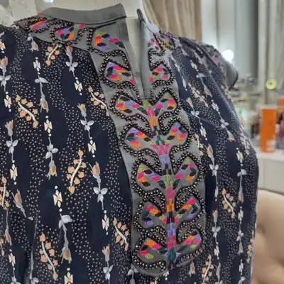 Türkmen fasonlar pombarh fasonlar Fasonlar 2025 fasonlar fason moda modalar Bezen bezen Türkmen fasonlar 2026 Türkmen fasonlar 2025 Türkmen fasonlar 2024 Türkmen fasonlar 2023 turkmenistan türkmenistan turkmen türkmen ashgabat  asgabat aşgabat balkan mary lebap dashoguz dasoguz daşoguz pombarh ponbarhat gulyupek gülýüpek stapel ştapel Gralan Çüýdeşen Abaýa Gadymy Krep Gurultaý 	Keteni Ýüpek Şifon Gipýur Lyon Welwet Atlas Kaşemir Streýç Suzana Ştapel Gülýüpek Pombarh Ýupka Gursakça Aksesuarlar Palto Penjek Okuw eşik Fata Sport eşik Uniforma Nakidka Öýme Şarf kompýuter ýaka ýaglyk Arenda köýnek 2nji el köýnek Taýyn köýnek Matalar Milli lybas milli lybaslar Toý köýnek Toý köýnekler toy koynek toy koynekler gundelik koynekler Gündelik	 
 köýnekler fata koynek Modern taze fason Eskiz koynektm turkmenkoynek türkmenkoynek fason moda moda fasonlar Iş eşik el iş	sada	ýakaly ýakasyz	keşdeli biserli	ýeňli giň nagyşly ýüregi açyk stoýka ýaka ýanly kombinasiýa 	zerli üsti aşak guşakly seçekli gysga ýeňli Toý köýnek el iş, ýakaly  Çal