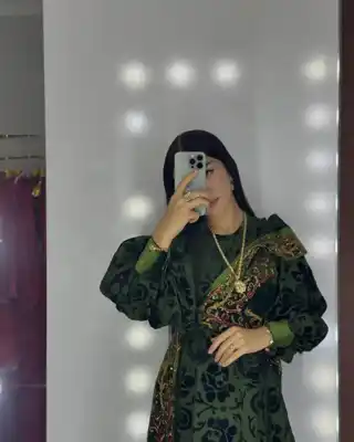 Türkmen fasonlar pombarh fasonlar Fasonlar 2025 fasonlar fason moda modalar Bezen bezen Türkmen fasonlar 2026 Türkmen fasonlar 2025 Türkmen fasonlar 2024 Türkmen fasonlar 2023 turkmenistan türkmenistan turkmen türkmen ashgabat  asgabat aşgabat balkan mary lebap dashoguz dasoguz daşoguz pombarh ponbarhat gulyupek gülýüpek stapel ştapel Gralan Çüýdeşen Abaýa Gadymy Krep Gurultaý 	Keteni Ýüpek Şifon Gipýur Lyon Welwet Atlas Kaşemir Streýç Suzana Ştapel Gülýüpek Pombarh Ýupka Gursakça Aksesuarlar Palto Penjek Okuw eşik Fata Sport eşik Uniforma Nakidka Öýme Şarf kompýuter ýaka ýaglyk Arenda köýnek 2nji el köýnek Taýyn köýnek Matalar Milli lybas milli lybaslar Toý köýnek Toý köýnekler toy koynek toy koynekler gundelik koynekler Gündelik	 
 köýnekler fata koynek Modern taze fason Eskiz koynektm turkmenkoynek türkmenkoynek fason moda moda fasonlar Iş eşik el iş	sada	ýakaly ýakasyz	keşdeli biserli	ýeňli giň nagyşly ýüregi açyk stoýka ýaka ýanly kombinasiýa 	zerli üsti aşak guşakly seçekli gysga ýeňli Panbarhat (Pombarh) Toý köýnek, Modern ýakasyz, biserli  Goýy-ýaşyl