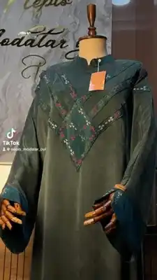 Türkmen fasonlar pombarh fasonlar Fasonlar 2025 fasonlar fason moda modalar Bezen bezen Türkmen fasonlar 2026 Türkmen fasonlar 2025 Türkmen fasonlar 2024 Türkmen fasonlar 2023 turkmenistan türkmenistan turkmen türkmen ashgabat  asgabat aşgabat balkan mary lebap dashoguz dasoguz daşoguz pombarh ponbarhat gulyupek gülýüpek stapel ştapel Gralan Çüýdeşen Abaýa Gadymy Krep Gurultaý 	Keteni Ýüpek Şifon Gipýur Lyon Welwet Atlas Kaşemir Streýç Suzana Ştapel Gülýüpek Pombarh Ýupka Gursakça Aksesuarlar Palto Penjek Okuw eşik Fata Sport eşik Uniforma Nakidka Öýme Şarf kompýuter ýaka ýaglyk Arenda köýnek 2nji el köýnek Taýyn köýnek Matalar Milli lybas milli lybaslar Toý köýnek Toý köýnekler toy koynek toy koynekler gundelik koynekler Gündelik	 
 köýnekler fata koynek Modern taze fason Eskiz koynektm turkmenkoynek türkmenkoynek fason moda moda fasonlar Iş eşik el iş	sada	ýakaly ýakasyz	keşdeli biserli	ýeňli giň nagyşly ýüregi açyk stoýka ýaka ýanly kombinasiýa 	zerli üsti aşak guşakly seçekli gysga ýeňli Gülýüpek Toý köýnek, Gündelik el iş, stoýka ýaka  Goýy-ýaşyl