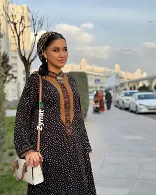 Türkmen fasonlar pombarh fasonlar Fasonlar 2025 fasonlar fason moda modalar Bezen bezen Türkmen fasonlar 2026 Türkmen fasonlar 2025 Türkmen fasonlar 2024 Türkmen fasonlar 2023 turkmenistan türkmenistan turkmen türkmen ashgabat  asgabat aşgabat balkan mary lebap dashoguz dasoguz daşoguz pombarh ponbarhat gulyupek gülýüpek stapel ştapel Gralan Çüýdeşen Abaýa Gadymy Krep Gurultaý 	Keteni Ýüpek Şifon Gipýur Lyon Welwet Atlas Kaşemir Streýç Suzana Ştapel Gülýüpek Pombarh Ýupka Gursakça Aksesuarlar Palto Penjek Okuw eşik Fata Sport eşik Uniforma Nakidka Öýme Şarf kompýuter ýaka ýaglyk Arenda köýnek 2nji el köýnek Taýyn köýnek Matalar Milli lybas milli lybaslar Toý köýnek Toý köýnekler toy koynek toy koynekler gundelik koynekler Gündelik	 
 köýnekler fata koynek Modern taze fason Eskiz koynektm turkmenkoynek türkmenkoynek fason moda moda fasonlar Iş eşik el iş	sada	ýakaly ýakasyz	keşdeli biserli	ýeňli giň nagyşly ýüregi açyk stoýka ýaka ýanly kombinasiýa 	zerli üsti aşak guşakly seçekli gysga ýeňli Gündelik, Iş eşik el iş, ýakaly, ýeňli, giň 17-25, 26-35, 35+ Gara, Goýy-gök, Goňur yaz, tomus