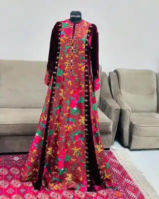 Türkmen fasonlar pombarh fasonlar Fasonlar 2025 fasonlar fason moda modalar Bezen bezen Türkmen fasonlar 2026 Türkmen fasonlar 2025 Türkmen fasonlar 2024 Türkmen fasonlar 2023 turkmenistan türkmenistan turkmen türkmen ashgabat  asgabat aşgabat balkan mary lebap dashoguz dasoguz daşoguz pombarh ponbarhat gulyupek gülýüpek stapel ştapel Gralan Çüýdeşen Abaýa Gadymy Krep Gurultaý 	Keteni Ýüpek Şifon Gipýur Lyon Welwet Atlas Kaşemir Streýç Suzana Ştapel Gülýüpek Pombarh Ýupka Gursakça Aksesuarlar Palto Penjek Okuw eşik Fata Sport eşik Uniforma Nakidka Öýme Şarf kompýuter ýaka ýaglyk Arenda köýnek 2nji el köýnek Taýyn köýnek Matalar Milli lybas milli lybaslar Toý köýnek Toý köýnekler toy koynek toy koynekler gundelik koynekler Gündelik	 
 köýnekler fata koynek Modern taze fason Eskiz koynektm turkmenkoynek türkmenkoynek fason moda moda fasonlar Iş eşik el iş	sada	ýakaly ýakasyz	keşdeli biserli	ýeňli giň nagyşly ýüregi açyk stoýka ýaka ýanly kombinasiýa 	zerli üsti aşak guşakly seçekli gysga ýeňli Panbarhat (Pombarh) Toý köýnek el iş, ýakaly  Goýy-gyzyl, Gyzyl