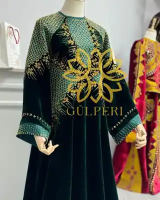 Türkmen fasonlar pombarh fasonlar Fasonlar 2025 fasonlar fason moda modalar Bezen bezen Türkmen fasonlar 2026 Türkmen fasonlar 2025 Türkmen fasonlar 2024 Türkmen fasonlar 2023 turkmenistan türkmenistan turkmen türkmen ashgabat  asgabat aşgabat balkan mary lebap dashoguz dasoguz daşoguz pombarh ponbarhat gulyupek gülýüpek stapel ştapel Gralan Çüýdeşen Abaýa Gadymy Krep Gurultaý 	Keteni Ýüpek Şifon Gipýur Lyon Welwet Atlas Kaşemir Streýç Suzana Ştapel Gülýüpek Pombarh Ýupka Gursakça Aksesuarlar Palto Penjek Okuw eşik Fata Sport eşik Uniforma Nakidka Öýme Şarf kompýuter ýaka ýaglyk Arenda köýnek 2nji el köýnek Taýyn köýnek Matalar Milli lybas milli lybaslar Toý köýnek Toý köýnekler toy koynek toy koynekler gundelik koynekler Gündelik	 
 köýnekler fata koynek Modern taze fason Eskiz koynektm turkmenkoynek türkmenkoynek fason moda moda fasonlar Iş eşik el iş	sada	ýakaly ýakasyz	keşdeli biserli	ýeňli giň nagyşly ýüregi açyk stoýka ýaka ýanly kombinasiýa 	zerli üsti aşak guşakly seçekli gysga ýeňli Panbarhat (Pombarh) Toý köýnek el iş, sada, biserli  Goýy-ýaşyl