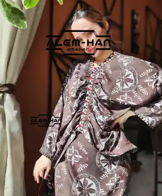 Türkmen fasonlar pombarh fasonlar Fasonlar 2025 fasonlar fason moda modalar Bezen bezen Türkmen fasonlar 2026 Türkmen fasonlar 2025 Türkmen fasonlar 2024 Türkmen fasonlar 2023 turkmenistan türkmenistan turkmen türkmen ashgabat  asgabat aşgabat balkan mary lebap dashoguz dasoguz daşoguz pombarh ponbarhat gulyupek gülýüpek stapel ştapel Gralan Çüýdeşen Abaýa Gadymy Krep Gurultaý 	Keteni Ýüpek Şifon Gipýur Lyon Welwet Atlas Kaşemir Streýç Suzana Ştapel Gülýüpek Pombarh Ýupka Gursakça Aksesuarlar Palto Penjek Okuw eşik Fata Sport eşik Uniforma Nakidka Öýme Şarf kompýuter ýaka ýaglyk Arenda köýnek 2nji el köýnek Taýyn köýnek Matalar Milli lybas milli lybaslar Toý köýnek Toý köýnekler toy koynek toy koynekler gundelik koynekler Gündelik	 
 köýnekler fata koynek Modern taze fason Eskiz koynektm turkmenkoynek türkmenkoynek fason moda moda fasonlar Iş eşik el iş	sada	ýakaly ýakasyz	keşdeli biserli	ýeňli giň nagyşly ýüregi açyk stoýka ýaka ýanly kombinasiýa 	zerli üsti aşak guşakly seçekli gysga ýeňli 