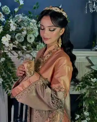 Türkmen fasonlar pombarh fasonlar Fasonlar 2025 fasonlar fason moda modalar Bezen bezen Türkmen fasonlar 2026 Türkmen fasonlar 2025 Türkmen fasonlar 2024 Türkmen fasonlar 2023 turkmenistan türkmenistan turkmen türkmen ashgabat  asgabat aşgabat balkan mary lebap dashoguz dasoguz daşoguz pombarh ponbarhat gulyupek gülýüpek stapel ştapel Gralan Çüýdeşen Abaýa Gadymy Krep Gurultaý 	Keteni Ýüpek Şifon Gipýur Lyon Welwet Atlas Kaşemir Streýç Suzana Ştapel Gülýüpek Pombarh Ýupka Gursakça Aksesuarlar Palto Penjek Okuw eşik Fata Sport eşik Uniforma Nakidka Öýme Şarf kompýuter ýaka ýaglyk Arenda köýnek 2nji el köýnek Taýyn köýnek Matalar Milli lybas milli lybaslar Toý köýnek Toý köýnekler toy koynek toy koynekler gundelik koynekler Gündelik	 
 köýnekler fata koynek Modern taze fason Eskiz koynektm turkmenkoynek türkmenkoynek fason moda moda fasonlar Iş eşik el iş	sada	ýakaly ýakasyz	keşdeli biserli	ýeňli giň nagyşly ýüregi açyk stoýka ýaka ýanly kombinasiýa 	zerli üsti aşak guşakly seçekli gysga ýeňli Suzana Toý köýnek el iş, ýakasyz, biserli  Mämişi, Altyn