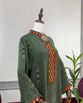 Türkmen fasonlar pombarh fasonlar Fasonlar 2025 fasonlar fason moda modalar Bezen bezen Türkmen fasonlar 2026 Türkmen fasonlar 2025 Türkmen fasonlar 2024 Türkmen fasonlar 2023 turkmenistan türkmenistan turkmen türkmen ashgabat  asgabat aşgabat balkan mary lebap dashoguz dasoguz daşoguz pombarh ponbarhat gulyupek gülýüpek stapel ştapel Gralan Çüýdeşen Abaýa Gadymy Krep Gurultaý 	Keteni Ýüpek Şifon Gipýur Lyon Welwet Atlas Kaşemir Streýç Suzana Ştapel Gülýüpek Pombarh Ýupka Gursakça Aksesuarlar Palto Penjek Okuw eşik Fata Sport eşik Uniforma Nakidka Öýme Şarf kompýuter ýaka ýaglyk Arenda köýnek 2nji el köýnek Taýyn köýnek Matalar Milli lybas milli lybaslar Toý köýnek Toý köýnekler toy koynek toy koynekler gundelik koynekler Gündelik	 
 köýnekler fata koynek Modern taze fason Eskiz koynektm turkmenkoynek türkmenkoynek fason moda moda fasonlar Iş eşik el iş	sada	ýakaly ýakasyz	keşdeli biserli	ýeňli giň nagyşly ýüregi açyk stoýka ýaka ýanly kombinasiýa 	zerli üsti aşak guşakly seçekli gysga ýeňli Gülýüpek Toý köýnek, Milli lybas, Gündelik ýakaly  Goýy-ýaşyl