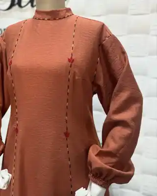 Türkmen fasonlar pombarh fasonlar Fasonlar 2025 fasonlar fason moda modalar Bezen bezen Türkmen fasonlar 2026 Türkmen fasonlar 2025 Türkmen fasonlar 2024 Türkmen fasonlar 2023 turkmenistan türkmenistan turkmen türkmen ashgabat  asgabat aşgabat balkan mary lebap dashoguz dasoguz daşoguz pombarh ponbarhat gulyupek gülýüpek stapel ştapel Gralan Çüýdeşen Abaýa Gadymy Krep Gurultaý 	Keteni Ýüpek Şifon Gipýur Lyon Welwet Atlas Kaşemir Streýç Suzana Ştapel Gülýüpek Pombarh Ýupka Gursakça Aksesuarlar Palto Penjek Okuw eşik Fata Sport eşik Uniforma Nakidka Öýme Şarf kompýuter ýaka ýaglyk Arenda köýnek 2nji el köýnek Taýyn köýnek Matalar Milli lybas milli lybaslar Toý köýnek Toý köýnekler toy koynek toy koynekler gundelik koynekler Gündelik	 
 köýnekler fata koynek Modern taze fason Eskiz koynektm turkmenkoynek türkmenkoynek fason moda moda fasonlar Iş eşik el iş	sada	ýakaly ýakasyz	keşdeli biserli	ýeňli giň nagyşly ýüregi açyk stoýka ýaka ýanly kombinasiýa 	zerli üsti aşak guşakly seçekli gysga ýeňli Toý köýnek, Gündelik el iş, ýakasyz  Goňur