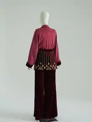 Türkmen fasonlar pombarh fasonlar Fasonlar 2025 fasonlar fason moda modalar Bezen bezen Türkmen fasonlar 2026 Türkmen fasonlar 2025 Türkmen fasonlar 2024 Türkmen fasonlar 2023 turkmenistan türkmenistan turkmen türkmen ashgabat  asgabat aşgabat balkan mary lebap dashoguz dasoguz daşoguz pombarh ponbarhat gulyupek gülýüpek stapel ştapel Gralan Çüýdeşen Abaýa Gadymy Krep Gurultaý 	Keteni Ýüpek Şifon Gipýur Lyon Welwet Atlas Kaşemir Streýç Suzana Ştapel Gülýüpek Pombarh Ýupka Gursakça Aksesuarlar Palto Penjek Okuw eşik Fata Sport eşik Uniforma Nakidka Öýme Şarf kompýuter ýaka ýaglyk Arenda köýnek 2nji el köýnek Taýyn köýnek Matalar Milli lybas milli lybaslar Toý köýnek Toý köýnekler toy koynek toy koynekler gundelik koynekler Gündelik	 
 köýnekler fata koynek Modern taze fason Eskiz koynektm turkmenkoynek türkmenkoynek fason moda moda fasonlar Iş eşik el iş	sada	ýakaly ýakasyz	keşdeli biserli	ýeňli giň nagyşly ýüregi açyk stoýka ýaka ýanly kombinasiýa 	zerli üsti aşak guşakly seçekli gysga ýeňli Panbarhat (Pombarh) Modern el iş, keşdeli, ýakasyz, ýeňli, giň, guşakly, üsti aşak, nagyşly 17-25, 26-35 Goýy-gyzyl, Gülgüne yaz, guyz Taýyn köýnek