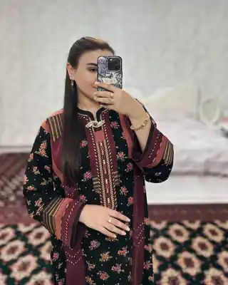 Türkmen fasonlar pombarh fasonlar Fasonlar 2025 fasonlar fason moda modalar Bezen bezen Türkmen fasonlar 2026 Türkmen fasonlar 2025 Türkmen fasonlar 2024 Türkmen fasonlar 2023 turkmenistan türkmenistan turkmen türkmen ashgabat  asgabat aşgabat balkan mary lebap dashoguz dasoguz daşoguz pombarh ponbarhat gulyupek gülýüpek stapel ştapel Gralan Çüýdeşen Abaýa Gadymy Krep Gurultaý 	Keteni Ýüpek Şifon Gipýur Lyon Welwet Atlas Kaşemir Streýç Suzana Ştapel Gülýüpek Pombarh Ýupka Gursakça Aksesuarlar Palto Penjek Okuw eşik Fata Sport eşik Uniforma Nakidka Öýme Şarf kompýuter ýaka ýaglyk Arenda köýnek 2nji el köýnek Taýyn köýnek Matalar Milli lybas milli lybaslar Toý köýnek Toý köýnekler toy koynek toy koynekler gundelik koynekler Gündelik	 
 köýnekler fata koynek Modern taze fason Eskiz koynektm turkmenkoynek türkmenkoynek fason moda moda fasonlar Iş eşik el iş	sada	ýakaly ýakasyz	keşdeli biserli	ýeňli giň nagyşly ýüregi açyk stoýka ýaka ýanly kombinasiýa 	zerli üsti aşak guşakly seçekli gysga ýeňli Ştapel, Gülýüpek Gündelik el iş, sada, ýakaly, ýeňli, giň 17-25, 26-35 Gara, Goýy-gyzyl tomus, guyz