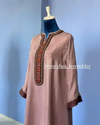 Türkmen fasonlar pombarh fasonlar Fasonlar 2025 fasonlar fason moda modalar Bezen bezen Türkmen fasonlar 2026 Türkmen fasonlar 2025 Türkmen fasonlar 2024 Türkmen fasonlar 2023 turkmenistan türkmenistan turkmen türkmen ashgabat  asgabat aşgabat balkan mary lebap dashoguz dasoguz daşoguz pombarh ponbarhat gulyupek gülýüpek stapel ştapel Gralan Çüýdeşen Abaýa Gadymy Krep Gurultaý 	Keteni Ýüpek Şifon Gipýur Lyon Welwet Atlas Kaşemir Streýç Suzana Ştapel Gülýüpek Pombarh Ýupka Gursakça Aksesuarlar Palto Penjek Okuw eşik Fata Sport eşik Uniforma Nakidka Öýme Şarf kompýuter ýaka ýaglyk Arenda köýnek 2nji el köýnek Taýyn köýnek Matalar Milli lybas milli lybaslar Toý köýnek Toý köýnekler toy koynek toy koynekler gundelik koynekler Gündelik	 
 köýnekler fata koynek Modern taze fason Eskiz koynektm turkmenkoynek türkmenkoynek fason moda moda fasonlar Iş eşik el iş	sada	ýakaly ýakasyz	keşdeli biserli	ýeňli giň nagyşly ýüregi açyk stoýka ýaka ýanly kombinasiýa 	zerli üsti aşak guşakly seçekli gysga ýeňli Gülýüpek Gündelik sada, ýakaly, ýüregi açyk  Bežewyý tomus