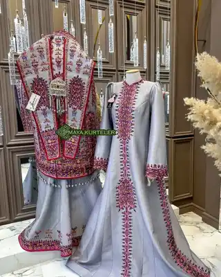 Türkmen fasonlar pombarh fasonlar Fasonlar 2025 fasonlar fason moda modalar Bezen bezen Türkmen fasonlar 2026 Türkmen fasonlar 2025 Türkmen fasonlar 2024 Türkmen fasonlar 2023 turkmenistan türkmenistan turkmen türkmen ashgabat  asgabat aşgabat balkan mary lebap dashoguz dasoguz daşoguz pombarh ponbarhat gulyupek gülýüpek stapel ştapel Gralan Çüýdeşen Abaýa Gadymy Krep Gurultaý 	Keteni Ýüpek Şifon Gipýur Lyon Welwet Atlas Kaşemir Streýç Suzana Ştapel Gülýüpek Pombarh Ýupka Gursakça Aksesuarlar Palto Penjek Okuw eşik Fata Sport eşik Uniforma Nakidka Öýme Şarf kompýuter ýaka ýaglyk Arenda köýnek 2nji el köýnek Taýyn köýnek Matalar Milli lybas milli lybaslar Toý köýnek Toý köýnekler toy koynek toy koynekler gundelik koynekler Gündelik	 
 köýnekler fata koynek Modern taze fason Eskiz koynektm turkmenkoynek türkmenkoynek fason moda moda fasonlar Iş eşik el iş	sada	ýakaly ýakasyz	keşdeli biserli	ýeňli giň nagyşly ýüregi açyk stoýka ýaka ýanly kombinasiýa 	zerli üsti aşak guşakly seçekli gysga ýeňli Keteni Milli lybas el iş, keşdeli, ýakaly, ýeňli, nagyşly 12-16, 17-25, 26-35 Goýy-çal, Kümüş