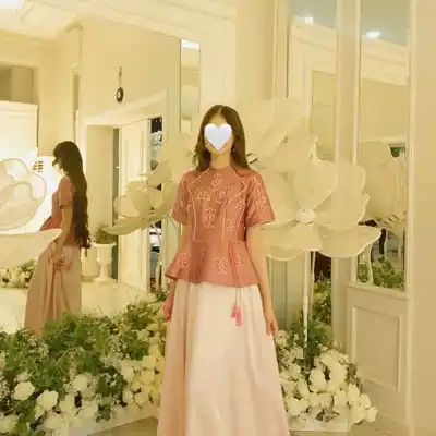 Türkmen fasonlar pombarh fasonlar Fasonlar 2025 fasonlar fason moda modalar Bezen bezen Türkmen fasonlar 2026 Türkmen fasonlar 2025 Türkmen fasonlar 2024 Türkmen fasonlar 2023 turkmenistan türkmenistan turkmen türkmen ashgabat  asgabat aşgabat balkan mary lebap dashoguz dasoguz daşoguz pombarh ponbarhat gulyupek gülýüpek stapel ştapel Gralan Çüýdeşen Abaýa Gadymy Krep Gurultaý 	Keteni Ýüpek Şifon Gipýur Lyon Welwet Atlas Kaşemir Streýç Suzana Ştapel Gülýüpek Pombarh Ýupka Gursakça Aksesuarlar Palto Penjek Okuw eşik Fata Sport eşik Uniforma Nakidka Öýme Şarf kompýuter ýaka ýaglyk Arenda köýnek 2nji el köýnek Taýyn köýnek Matalar Milli lybas milli lybaslar Toý köýnek Toý köýnekler toy koynek toy koynekler gundelik koynekler Gündelik	 
 köýnekler fata koynek Modern taze fason Eskiz koynektm turkmenkoynek türkmenkoynek fason moda moda fasonlar Iş eşik el iş	sada	ýakaly ýakasyz	keşdeli biserli	ýeňli giň nagyşly ýüregi açyk stoýka ýaka ýanly kombinasiýa 	zerli üsti aşak guşakly seçekli gysga ýeňli Gündelik sada, ýakasyz, gysga ýeňli, üsti aşak 17-25  tomus