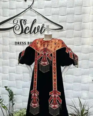 Türkmen fasonlar pombarh fasonlar Fasonlar 2025 fasonlar fason moda modalar Bezen bezen Türkmen fasonlar 2026 Türkmen fasonlar 2025 Türkmen fasonlar 2024 Türkmen fasonlar 2023 turkmenistan türkmenistan turkmen türkmen ashgabat  asgabat aşgabat balkan mary lebap dashoguz dasoguz daşoguz pombarh ponbarhat gulyupek gülýüpek stapel ştapel Gralan Çüýdeşen Abaýa Gadymy Krep Gurultaý 	Keteni Ýüpek Şifon Gipýur Lyon Welwet Atlas Kaşemir Streýç Suzana Ştapel Gülýüpek Pombarh Ýupka Gursakça Aksesuarlar Palto Penjek Okuw eşik Fata Sport eşik Uniforma Nakidka Öýme Şarf kompýuter ýaka ýaglyk Arenda köýnek 2nji el köýnek Taýyn köýnek Matalar Milli lybas milli lybaslar Toý köýnek Toý köýnekler toy koynek toy koynekler gundelik koynekler Gündelik	 
 köýnekler fata koynek Modern taze fason Eskiz koynektm turkmenkoynek türkmenkoynek fason moda moda fasonlar Iş eşik el iş	sada	ýakaly ýakasyz	keşdeli biserli	ýeňli giň nagyşly ýüregi açyk stoýka ýaka ýanly kombinasiýa 	zerli üsti aşak guşakly seçekli gysga ýeňli Toý köýnek el iş  Gara, Mämişi