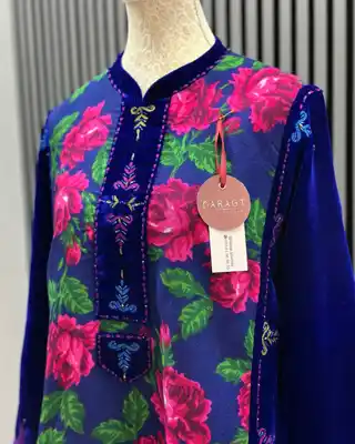 Türkmen fasonlar pombarh fasonlar Fasonlar 2025 fasonlar fason moda modalar Bezen bezen Türkmen fasonlar 2026 Türkmen fasonlar 2025 Türkmen fasonlar 2024 Türkmen fasonlar 2023 turkmenistan türkmenistan turkmen türkmen ashgabat  asgabat aşgabat balkan mary lebap dashoguz dasoguz daşoguz pombarh ponbarhat gulyupek gülýüpek stapel ştapel Gralan Çüýdeşen Abaýa Gadymy Krep Gurultaý 	Keteni Ýüpek Şifon Gipýur Lyon Welwet Atlas Kaşemir Streýç Suzana Ştapel Gülýüpek Pombarh Ýupka Gursakça Aksesuarlar Palto Penjek Okuw eşik Fata Sport eşik Uniforma Nakidka Öýme Şarf kompýuter ýaka ýaglyk Arenda köýnek 2nji el köýnek Taýyn köýnek Matalar Milli lybas milli lybaslar Toý köýnek Toý köýnekler toy koynek toy koynekler gundelik koynekler Gündelik	 
 köýnekler fata koynek Modern taze fason Eskiz koynektm turkmenkoynek türkmenkoynek fason moda moda fasonlar Iş eşik el iş	sada	ýakaly ýakasyz	keşdeli biserli	ýeňli giň nagyşly ýüregi açyk stoýka ýaka ýanly kombinasiýa 	zerli üsti aşak guşakly seçekli gysga ýeňli Panbarhat (Pombarh) Toý köýnek, Gündelik el iş, sada, ýakaly, ýeňli 26-35, 35+ Goýy-gök