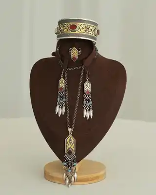 Türkmen fasonlar pombarh fasonlar Fasonlar 2025 fasonlar fason moda modalar Bezen bezen Türkmen fasonlar 2026 Türkmen fasonlar 2025 Türkmen fasonlar 2024 Türkmen fasonlar 2023 turkmenistan türkmenistan turkmen türkmen ashgabat  asgabat aşgabat balkan mary lebap dashoguz dasoguz daşoguz pombarh ponbarhat gulyupek gülýüpek stapel ştapel Gralan Çüýdeşen Abaýa Gadymy Krep Gurultaý 	Keteni Ýüpek Şifon Gipýur Lyon Welwet Atlas Kaşemir Streýç Suzana Ştapel Gülýüpek Pombarh Ýupka Gursakça Aksesuarlar Palto Penjek Okuw eşik Fata Sport eşik Uniforma Nakidka Öýme Şarf kompýuter ýaka ýaglyk Arenda köýnek 2nji el köýnek Taýyn köýnek Matalar Milli lybas milli lybaslar Toý köýnek Toý köýnekler toy koynek toy koynekler gundelik koynekler Gündelik	 
 köýnekler fata koynek Modern taze fason Eskiz koynektm turkmenkoynek türkmenkoynek fason moda moda fasonlar Iş eşik el iş	sada	ýakaly ýakasyz	keşdeli biserli	ýeňli giň nagyşly ýüregi açyk stoýka ýaka ýanly kombinasiýa 	zerli üsti aşak guşakly seçekli gysga ýeňli Milli lybas     Aksesuarlar