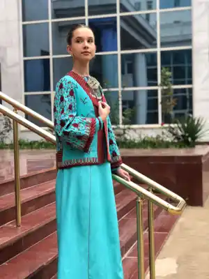 Türkmen fasonlar pombarh fasonlar Fasonlar 2025 fasonlar fason moda modalar Bezen bezen Türkmen fasonlar 2026 Türkmen fasonlar 2025 Türkmen fasonlar 2024 Türkmen fasonlar 2023 turkmenistan türkmenistan turkmen türkmen ashgabat  asgabat aşgabat balkan mary lebap dashoguz dasoguz daşoguz pombarh ponbarhat gulyupek gülýüpek stapel ştapel Gralan Çüýdeşen Abaýa Gadymy Krep Gurultaý 	Keteni Ýüpek Şifon Gipýur Lyon Welwet Atlas Kaşemir Streýç Suzana Ştapel Gülýüpek Pombarh Ýupka Gursakça Aksesuarlar Palto Penjek Okuw eşik Fata Sport eşik Uniforma Nakidka Öýme Şarf kompýuter ýaka ýaglyk Arenda köýnek 2nji el köýnek Taýyn köýnek Matalar Milli lybas milli lybaslar Toý köýnek Toý köýnekler toy koynek toy koynekler gundelik koynekler Gündelik	 
 köýnekler fata koynek Modern taze fason Eskiz koynektm turkmenkoynek türkmenkoynek fason moda moda fasonlar Iş eşik el iş	sada	ýakaly ýakasyz	keşdeli biserli	ýeňli giň nagyşly ýüregi açyk stoýka ýaka ýanly kombinasiýa 	zerli üsti aşak guşakly seçekli gysga ýeňli Modern keşdeli  Gök, Gyzyl