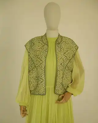 Türkmen fasonlar pombarh fasonlar Fasonlar 2025 fasonlar fason moda modalar Bezen bezen Türkmen fasonlar 2026 Türkmen fasonlar 2025 Türkmen fasonlar 2024 Türkmen fasonlar 2023 turkmenistan türkmenistan turkmen türkmen ashgabat  asgabat aşgabat balkan mary lebap dashoguz dasoguz daşoguz pombarh ponbarhat gulyupek gülýüpek stapel ştapel Gralan Çüýdeşen Abaýa Gadymy Krep Gurultaý 	Keteni Ýüpek Şifon Gipýur Lyon Welwet Atlas Kaşemir Streýç Suzana Ştapel Gülýüpek Pombarh Ýupka Gursakça Aksesuarlar Palto Penjek Okuw eşik Fata Sport eşik Uniforma Nakidka Öýme Şarf kompýuter ýaka ýaglyk Arenda köýnek 2nji el köýnek Taýyn köýnek Matalar Milli lybas milli lybaslar Toý köýnek Toý köýnekler toy koynek toy koynekler gundelik koynekler Gündelik	 
 köýnekler fata koynek Modern taze fason Eskiz koynektm turkmenkoynek türkmenkoynek fason moda moda fasonlar Iş eşik el iş	sada	ýakaly ýakasyz	keşdeli biserli	ýeňli giň nagyşly ýüregi açyk stoýka ýaka ýanly kombinasiýa 	zerli üsti aşak guşakly seçekli gysga ýeňli el iş, ýakasyz, ýeňli, giň 17-25, 26-35 Sary  Penjek, Taýyn köýnek