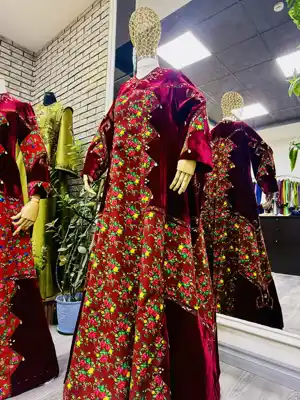 Türkmen fasonlar pombarh fasonlar Fasonlar 2025 fasonlar fason moda modalar Bezen bezen Türkmen fasonlar 2026 Türkmen fasonlar 2025 Türkmen fasonlar 2024 Türkmen fasonlar 2023 turkmenistan türkmenistan turkmen türkmen ashgabat  asgabat aşgabat balkan mary lebap dashoguz dasoguz daşoguz pombarh ponbarhat gulyupek gülýüpek stapel ştapel Gralan Çüýdeşen Abaýa Gadymy Krep Gurultaý 	Keteni Ýüpek Şifon Gipýur Lyon Welwet Atlas Kaşemir Streýç Suzana Ştapel Gülýüpek Pombarh Ýupka Gursakça Aksesuarlar Palto Penjek Okuw eşik Fata Sport eşik Uniforma Nakidka Öýme Şarf kompýuter ýaka ýaglyk Arenda köýnek 2nji el köýnek Taýyn köýnek Matalar Milli lybas milli lybaslar Toý köýnek Toý köýnekler toy koynek toy koynekler gundelik koynekler Gündelik	 
 köýnekler fata koynek Modern taze fason Eskiz koynektm turkmenkoynek türkmenkoynek fason moda moda fasonlar Iş eşik el iş	sada	ýakaly ýakasyz	keşdeli biserli	ýeňli giň nagyşly ýüregi açyk stoýka ýaka ýanly kombinasiýa 	zerli üsti aşak guşakly seçekli gysga ýeňli Panbarhat (Pombarh) Toý köýnek el iş, ýakasyz, ýeňli 17-25, 26-35 Goýy-gyzyl, Gyzyl guyz