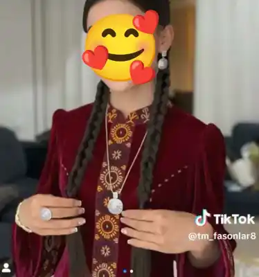 Türkmen fasonlar pombarh fasonlar Fasonlar 2025 fasonlar fason moda modalar Bezen bezen Türkmen fasonlar 2026 Türkmen fasonlar 2025 Türkmen fasonlar 2024 Türkmen fasonlar 2023 turkmenistan türkmenistan turkmen türkmen ashgabat  asgabat aşgabat balkan mary lebap dashoguz dasoguz daşoguz pombarh ponbarhat gulyupek gülýüpek stapel ştapel Gralan Çüýdeşen Abaýa Gadymy Krep Gurultaý 	Keteni Ýüpek Şifon Gipýur Lyon Welwet Atlas Kaşemir Streýç Suzana Ştapel Gülýüpek Pombarh Ýupka Gursakça Aksesuarlar Palto Penjek Okuw eşik Fata Sport eşik Uniforma Nakidka Öýme Şarf kompýuter ýaka ýaglyk Arenda köýnek 2nji el köýnek Taýyn köýnek Matalar Milli lybas milli lybaslar Toý köýnek Toý köýnekler toy koynek toy koynekler gundelik koynekler Gündelik	 
 köýnekler fata koynek Modern taze fason Eskiz koynektm turkmenkoynek türkmenkoynek fason moda moda fasonlar Iş eşik el iş	sada	ýakaly ýakasyz	keşdeli biserli	ýeňli giň nagyşly ýüregi açyk stoýka ýaka ýanly kombinasiýa 	zerli üsti aşak guşakly seçekli gysga ýeňli Panbarhat (Pombarh)  ýakaly, ýeňli, giň 17-25, 26-35 Goýy-gyzyl yaz, tomus, guyz, gysh