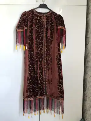 Türkmen fasonlar pombarh fasonlar Fasonlar 2025 fasonlar fason moda modalar Bezen bezen Türkmen fasonlar 2026 Türkmen fasonlar 2025 Türkmen fasonlar 2024 Türkmen fasonlar 2023 turkmenistan türkmenistan turkmen türkmen ashgabat  asgabat aşgabat balkan mary lebap dashoguz dasoguz daşoguz pombarh ponbarhat gulyupek gülýüpek stapel ştapel Gralan Çüýdeşen Abaýa Gadymy Krep Gurultaý 	Keteni Ýüpek Şifon Gipýur Lyon Welwet Atlas Kaşemir Streýç Suzana Ştapel Gülýüpek Pombarh Ýupka Gursakça Aksesuarlar Palto Penjek Okuw eşik Fata Sport eşik Uniforma Nakidka Öýme Şarf kompýuter ýaka ýaglyk Arenda köýnek 2nji el köýnek Taýyn köýnek Matalar Milli lybas milli lybaslar Toý köýnek Toý köýnekler toy koynek toy koynekler gundelik koynekler Gündelik	 
 köýnekler fata koynek Modern taze fason Eskiz koynektm turkmenkoynek türkmenkoynek fason moda moda fasonlar Iş eşik el iş	sada	ýakaly ýakasyz	keşdeli biserli	ýeňli giň nagyşly ýüregi açyk stoýka ýaka ýanly kombinasiýa 	zerli üsti aşak guşakly seçekli gysga ýeňli Milli lybas el iş, ýakasyz, gysga ýeňli, giň, seçekli 17-25, 26-35 Goýy-gyzyl yaz, tomus, guyz, gysh 2nji el