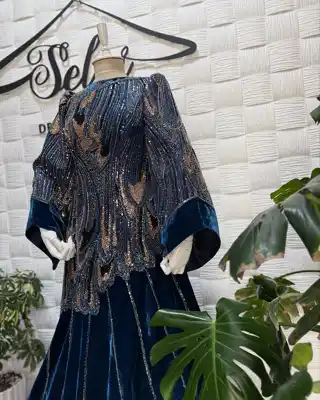 Türkmen fasonlar pombarh fasonlar Fasonlar 2025 fasonlar fason moda modalar Bezen bezen Türkmen fasonlar 2026 Türkmen fasonlar 2025 Türkmen fasonlar 2024 Türkmen fasonlar 2023 turkmenistan türkmenistan turkmen türkmen ashgabat  asgabat aşgabat balkan mary lebap dashoguz dasoguz daşoguz pombarh ponbarhat gulyupek gülýüpek stapel ştapel Gralan Çüýdeşen Abaýa Gadymy Krep Gurultaý 	Keteni Ýüpek Şifon Gipýur Lyon Welwet Atlas Kaşemir Streýç Suzana Ştapel Gülýüpek Pombarh Ýupka Gursakça Aksesuarlar Palto Penjek Okuw eşik Fata Sport eşik Uniforma Nakidka Öýme Şarf kompýuter ýaka ýaglyk Arenda köýnek 2nji el köýnek Taýyn köýnek Matalar Milli lybas milli lybaslar Toý köýnek Toý köýnekler toy koynek toy koynekler gundelik koynekler Gündelik	 
 köýnekler fata koynek Modern taze fason Eskiz koynektm turkmenkoynek türkmenkoynek fason moda moda fasonlar Iş eşik el iş	sada	ýakaly ýakasyz	keşdeli biserli	ýeňli giň nagyşly ýüregi açyk stoýka ýaka ýanly kombinasiýa 	zerli üsti aşak guşakly seçekli gysga ýeňli Şifon, Panbarhat (Pombarh) Toý köýnek el iş, ýakasyz, ýeňli, zerli 17-25, 26-35, 35+ Goýy-gök yaz, tomus