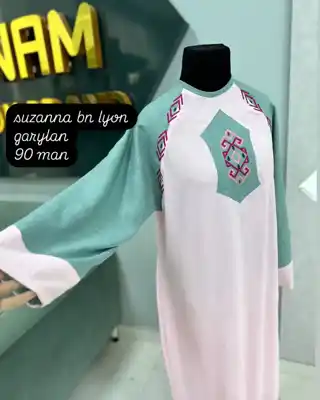 Türkmen fasonlar pombarh fasonlar Fasonlar 2025 fasonlar fason moda modalar Bezen bezen Türkmen fasonlar 2026 Türkmen fasonlar 2025 Türkmen fasonlar 2024 Türkmen fasonlar 2023 turkmenistan türkmenistan turkmen türkmen ashgabat  asgabat aşgabat balkan mary lebap dashoguz dasoguz daşoguz pombarh ponbarhat gulyupek gülýüpek stapel ştapel Gralan Çüýdeşen Abaýa Gadymy Krep Gurultaý 	Keteni Ýüpek Şifon Gipýur Lyon Welwet Atlas Kaşemir Streýç Suzana Ştapel Gülýüpek Pombarh Ýupka Gursakça Aksesuarlar Palto Penjek Okuw eşik Fata Sport eşik Uniforma Nakidka Öýme Şarf kompýuter ýaka ýaglyk Arenda köýnek 2nji el köýnek Taýyn köýnek Matalar Milli lybas milli lybaslar Toý köýnek Toý köýnekler toy koynek toy koynekler gundelik koynekler Gündelik	 
 köýnekler fata koynek Modern taze fason Eskiz koynektm turkmenkoynek türkmenkoynek fason moda moda fasonlar Iş eşik el iş	sada	ýakaly ýakasyz	keşdeli biserli	ýeňli giň nagyşly ýüregi açyk stoýka ýaka ýanly kombinasiýa 	zerli üsti aşak guşakly seçekli gysga ýeňli Lyon, Suzana Toý köýnek ýakaly  Ak, Ýaşyl