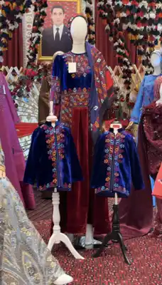 Türkmen fasonlar pombarh fasonlar Fasonlar 2025 fasonlar fason moda modalar Bezen bezen Türkmen fasonlar 2026 Türkmen fasonlar 2025 Türkmen fasonlar 2024 Türkmen fasonlar 2023 turkmenistan türkmenistan turkmen türkmen ashgabat  asgabat aşgabat balkan mary lebap dashoguz dasoguz daşoguz pombarh ponbarhat gulyupek gülýüpek stapel ştapel Gralan Çüýdeşen Abaýa Gadymy Krep Gurultaý 	Keteni Ýüpek Şifon Gipýur Lyon Welwet Atlas Kaşemir Streýç Suzana Ştapel Gülýüpek Pombarh Ýupka Gursakça Aksesuarlar Palto Penjek Okuw eşik Fata Sport eşik Uniforma Nakidka Öýme Şarf kompýuter ýaka ýaglyk Arenda köýnek 2nji el köýnek Taýyn köýnek Matalar Milli lybas milli lybaslar Toý köýnek Toý köýnekler toy koynek toy koynekler gundelik koynekler Gündelik	 
 köýnekler fata koynek Modern taze fason Eskiz koynektm turkmenkoynek türkmenkoynek fason moda moda fasonlar Iş eşik el iş	sada	ýakaly ýakasyz	keşdeli biserli	ýeňli giň nagyşly ýüregi açyk stoýka ýaka ýanly kombinasiýa 	zerli üsti aşak guşakly seçekli gysga ýeňli Panbarhat (Pombarh), Keteni, Şantu Toý köýnek TürkmenTextile Expo 2025 12-16, 26-35, 35+ Gülgüne, Goýy-gök yaz, guyz, gysh