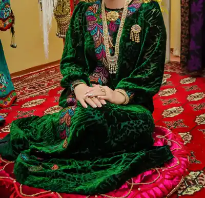 Türkmen fasonlar pombarh fasonlar Fasonlar 2025 fasonlar fason moda modalar Bezen bezen Türkmen fasonlar 2026 Türkmen fasonlar 2025 Türkmen fasonlar 2024 Türkmen fasonlar 2023 turkmenistan türkmenistan turkmen türkmen ashgabat  asgabat aşgabat balkan mary lebap dashoguz dasoguz daşoguz pombarh ponbarhat gulyupek gülýüpek stapel ştapel Gralan Çüýdeşen Abaýa Gadymy Krep Gurultaý 	Keteni Ýüpek Şifon Gipýur Lyon Welwet Atlas Kaşemir Streýç Suzana Ştapel Gülýüpek Pombarh Ýupka Gursakça Aksesuarlar Palto Penjek Okuw eşik Fata Sport eşik Uniforma Nakidka Öýme Şarf kompýuter ýaka ýaglyk Arenda köýnek 2nji el köýnek Taýyn köýnek Matalar Milli lybas milli lybaslar Toý köýnek Toý köýnekler toy koynek toy koynekler gundelik koynekler Gündelik	 
 köýnekler fata koynek Modern taze fason Eskiz koynektm turkmenkoynek türkmenkoynek fason moda moda fasonlar Iş eşik el iş	sada	ýakaly ýakasyz	keşdeli biserli	ýeňli giň nagyşly ýüregi açyk stoýka ýaka ýanly kombinasiýa 	zerli üsti aşak guşakly seçekli gysga ýeňli Panbarhat (Pombarh) Toý köýnek el iş, keşdeli, ýakaly, ýanly, ýeňli, giň, nagyşly 26-35, 35+ Goýy-ýaşyl yaz, tomus, guyz 2nji el