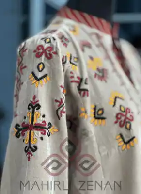 Türkmen fasonlar pombarh fasonlar Fasonlar 2025 fasonlar fason moda modalar Bezen bezen Türkmen fasonlar 2026 Türkmen fasonlar 2025 Türkmen fasonlar 2024 Türkmen fasonlar 2023 turkmenistan türkmenistan turkmen türkmen ashgabat  asgabat aşgabat balkan mary lebap dashoguz dasoguz daşoguz pombarh ponbarhat gulyupek gülýüpek stapel ştapel Gralan Çüýdeşen Abaýa Gadymy Krep Gurultaý 	Keteni Ýüpek Şifon Gipýur Lyon Welwet Atlas Kaşemir Streýç Suzana Ştapel Gülýüpek Pombarh Ýupka Gursakça Aksesuarlar Palto Penjek Okuw eşik Fata Sport eşik Uniforma Nakidka Öýme Şarf kompýuter ýaka ýaglyk Arenda köýnek 2nji el köýnek Taýyn köýnek Matalar Milli lybas milli lybaslar Toý köýnek Toý köýnekler toy koynek toy koynekler gundelik koynekler Gündelik	 
 köýnekler fata koynek Modern taze fason Eskiz koynektm turkmenkoynek türkmenkoynek fason moda moda fasonlar Iş eşik el iş	sada	ýakaly ýakasyz	keşdeli biserli	ýeňli giň nagyşly ýüregi açyk stoýka ýaka ýanly kombinasiýa 	zerli üsti aşak guşakly seçekli gysga ýeňli Keteni, Panbarhat (Pombarh) Toý köýnek el iş  Gara, Bežewyý, Goýy-gyzyl, Mämişi