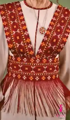 Türkmen fasonlar pombarh fasonlar Fasonlar 2025 fasonlar fason moda modalar Bezen bezen Türkmen fasonlar 2026 Türkmen fasonlar 2025 Türkmen fasonlar 2024 Türkmen fasonlar 2023 turkmenistan türkmenistan turkmen türkmen ashgabat  asgabat aşgabat balkan mary lebap dashoguz dasoguz daşoguz pombarh ponbarhat gulyupek gülýüpek stapel ştapel Gralan Çüýdeşen Abaýa Gadymy Krep Gurultaý 	Keteni Ýüpek Şifon Gipýur Lyon Welwet Atlas Kaşemir Streýç Suzana Ştapel Gülýüpek Pombarh Ýupka Gursakça Aksesuarlar Palto Penjek Okuw eşik Fata Sport eşik Uniforma Nakidka Öýme Şarf kompýuter ýaka ýaglyk Arenda köýnek 2nji el köýnek Taýyn köýnek Matalar Milli lybas milli lybaslar Toý köýnek Toý köýnekler toy koynek toy koynekler gundelik koynekler Gündelik	 
 köýnekler fata koynek Modern taze fason Eskiz koynektm turkmenkoynek türkmenkoynek fason moda moda fasonlar Iş eşik el iş	sada	ýakaly ýakasyz	keşdeli biserli	ýeňli giň nagyşly ýüregi açyk stoýka ýaka ýanly kombinasiýa 	zerli üsti aşak guşakly seçekli gysga ýeňli Modern, Milli lybas keşdeli, ýakasyz, ýeňli, giň, nagyşly 17-25, 26-35  yaz, tomus, guyz