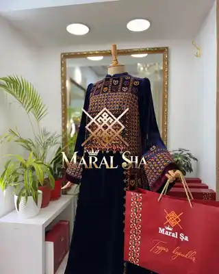 Türkmen fasonlar pombarh fasonlar Fasonlar 2025 fasonlar fason moda modalar Bezen bezen Türkmen fasonlar 2026 Türkmen fasonlar 2025 Türkmen fasonlar 2024 Türkmen fasonlar 2023 turkmenistan türkmenistan turkmen türkmen ashgabat  asgabat aşgabat balkan mary lebap dashoguz dasoguz daşoguz pombarh ponbarhat gulyupek gülýüpek stapel ştapel Gralan Çüýdeşen Abaýa Gadymy Krep Gurultaý 	Keteni Ýüpek Şifon Gipýur Lyon Welwet Atlas Kaşemir Streýç Suzana Ştapel Gülýüpek Pombarh Ýupka Gursakça Aksesuarlar Palto Penjek Okuw eşik Fata Sport eşik Uniforma Nakidka Öýme Şarf kompýuter ýaka ýaglyk Arenda köýnek 2nji el köýnek Taýyn köýnek Matalar Milli lybas milli lybaslar Toý köýnek Toý köýnekler toy koynek toy koynekler gundelik koynekler Gündelik	 
 köýnekler fata koynek Modern taze fason Eskiz koynektm turkmenkoynek türkmenkoynek fason moda moda fasonlar Iş eşik el iş	sada	ýakaly ýakasyz	keşdeli biserli	ýeňli giň nagyşly ýüregi açyk stoýka ýaka ýanly kombinasiýa 	zerli üsti aşak guşakly seçekli gysga ýeňli Panbarhat (Pombarh) Toý köýnek, Milli lybas el iş, keşdeli, ýakaly, ýeňli, giň, nagyşly 26-35, 35+ Goýy-gök yaz, tomus, guyz, gysh