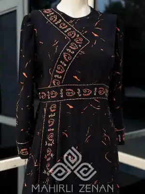 Türkmen fasonlar pombarh fasonlar Fasonlar 2025 fasonlar fason moda modalar Bezen bezen Türkmen fasonlar 2026 Türkmen fasonlar 2025 Türkmen fasonlar 2024 Türkmen fasonlar 2023 turkmenistan türkmenistan turkmen türkmen ashgabat  asgabat aşgabat balkan mary lebap dashoguz dasoguz daşoguz pombarh ponbarhat gulyupek gülýüpek stapel ştapel Gralan Çüýdeşen Abaýa Gadymy Krep Gurultaý 	Keteni Ýüpek Şifon Gipýur Lyon Welwet Atlas Kaşemir Streýç Suzana Ştapel Gülýüpek Pombarh Ýupka Gursakça Aksesuarlar Palto Penjek Okuw eşik Fata Sport eşik Uniforma Nakidka Öýme Şarf kompýuter ýaka ýaglyk Arenda köýnek 2nji el köýnek Taýyn köýnek Matalar Milli lybas milli lybaslar Toý köýnek Toý köýnekler toy koynek toy koynekler gundelik koynekler Gündelik	 
 köýnekler fata koynek Modern taze fason Eskiz koynektm turkmenkoynek türkmenkoynek fason moda moda fasonlar Iş eşik el iş	sada	ýakaly ýakasyz	keşdeli biserli	ýeňli giň nagyşly ýüregi açyk stoýka ýaka ýanly kombinasiýa 	zerli üsti aşak guşakly seçekli gysga ýeňli Gülýüpek  el iş, biserli  Gara, Mämişi