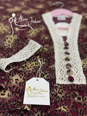 Türkmen fasonlar pombarh fasonlar Fasonlar 2025 fasonlar fason moda modalar Bezen bezen Türkmen fasonlar 2026 Türkmen fasonlar 2025 Türkmen fasonlar 2024 Türkmen fasonlar 2023 turkmenistan türkmenistan turkmen türkmen ashgabat  asgabat aşgabat balkan mary lebap dashoguz dasoguz daşoguz pombarh ponbarhat gulyupek gülýüpek stapel ştapel Gralan Çüýdeşen Abaýa Gadymy Krep Gurultaý 	Keteni Ýüpek Şifon Gipýur Lyon Welwet Atlas Kaşemir Streýç Suzana Ştapel Gülýüpek Pombarh Ýupka Gursakça Aksesuarlar Palto Penjek Okuw eşik Fata Sport eşik Uniforma Nakidka Öýme Şarf kompýuter ýaka ýaglyk Arenda köýnek 2nji el köýnek Taýyn köýnek Matalar Milli lybas milli lybaslar Toý köýnek Toý köýnekler toy koynek toy koynekler gundelik koynekler Gündelik	 
 köýnekler fata koynek Modern taze fason Eskiz koynektm turkmenkoynek türkmenkoynek fason moda moda fasonlar Iş eşik el iş	sada	ýakaly ýakasyz	keşdeli biserli	ýeňli giň nagyşly ýüregi açyk stoýka ýaka ýanly kombinasiýa 	zerli üsti aşak guşakly seçekli gysga ýeňli Ştapel Gündelik ýakasyz, ýeňli, giň 17-25, 26-35 Goýy-gyzyl, Altyn tomus Taýyn köýnek