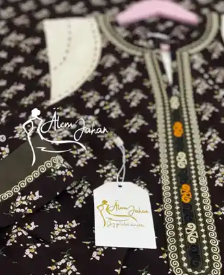 Türkmen fasonlar pombarh fasonlar Fasonlar 2025 fasonlar fason moda modalar Bezen bezen Türkmen fasonlar 2026 Türkmen fasonlar 2025 Türkmen fasonlar 2024 Türkmen fasonlar 2023 turkmenistan türkmenistan turkmen türkmen ashgabat  asgabat aşgabat balkan mary lebap dashoguz dasoguz daşoguz pombarh ponbarhat gulyupek gülýüpek stapel ştapel Gralan Çüýdeşen Abaýa Gadymy Krep Gurultaý 	Keteni Ýüpek Şifon Gipýur Lyon Welwet Atlas Kaşemir Streýç Suzana Ştapel Gülýüpek Pombarh Ýupka Gursakça Aksesuarlar Palto Penjek Okuw eşik Fata Sport eşik Uniforma Nakidka Öýme Şarf kompýuter ýaka ýaglyk Arenda köýnek 2nji el köýnek Taýyn köýnek Matalar Milli lybas milli lybaslar Toý köýnek Toý köýnekler toy koynek toy koynekler gundelik koynekler Gündelik	 
 köýnekler fata koynek Modern taze fason Eskiz koynektm turkmenkoynek türkmenkoynek fason moda moda fasonlar Iş eşik el iş	sada	ýakaly ýakasyz	keşdeli biserli	ýeňli giň nagyşly ýüregi açyk stoýka ýaka ýanly kombinasiýa 	zerli üsti aşak guşakly seçekli gysga ýeňli Ştapel Gündelik ýakaly, ýeňli, giň 17-25, 26-35 Gara yaz, tomus, guyz Taýyn köýnek
