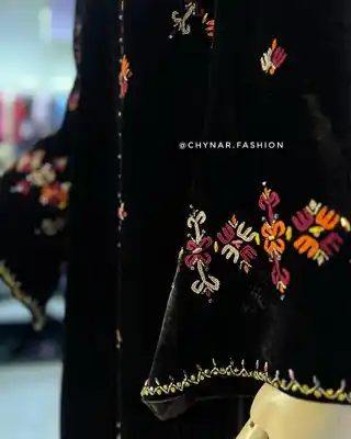 Türkmen fasonlar pombarh fasonlar Fasonlar 2025 fasonlar fason moda modalar Bezen bezen Türkmen fasonlar 2026 Türkmen fasonlar 2025 Türkmen fasonlar 2024 Türkmen fasonlar 2023 turkmenistan türkmenistan turkmen türkmen ashgabat  asgabat aşgabat balkan mary lebap dashoguz dasoguz daşoguz pombarh ponbarhat gulyupek gülýüpek stapel ştapel Gralan Çüýdeşen Abaýa Gadymy Krep Gurultaý 	Keteni Ýüpek Şifon Gipýur Lyon Welwet Atlas Kaşemir Streýç Suzana Ştapel Gülýüpek Pombarh Ýupka Gursakça Aksesuarlar Palto Penjek Okuw eşik Fata Sport eşik Uniforma Nakidka Öýme Şarf kompýuter ýaka ýaglyk Arenda köýnek 2nji el köýnek Taýyn köýnek Matalar Milli lybas milli lybaslar Toý köýnek Toý köýnekler toy koynek toy koynekler gundelik koynekler Gündelik	 
 köýnekler fata koynek Modern taze fason Eskiz koynektm turkmenkoynek türkmenkoynek fason moda moda fasonlar Iş eşik el iş	sada	ýakaly ýakasyz	keşdeli biserli	ýeňli giň nagyşly ýüregi açyk stoýka ýaka ýanly kombinasiýa 	zerli üsti aşak guşakly seçekli gysga ýeňli Panbarhat (Pombarh) Toý köýnek el iş, keşdeli, ýakasyz, ýanly, ýeňli, giň, nagyşly 26-35, 35+ Goýy-goňur yaz, guyz, gysh