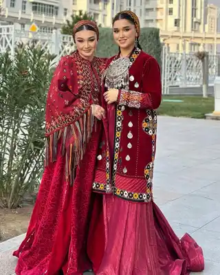 Türkmen fasonlar pombarh fasonlar Fasonlar 2025 fasonlar fason moda modalar Bezen bezen Türkmen fasonlar 2026 Türkmen fasonlar 2025 Türkmen fasonlar 2024 Türkmen fasonlar 2023 turkmenistan türkmenistan turkmen türkmen ashgabat  asgabat aşgabat balkan mary lebap dashoguz dasoguz daşoguz pombarh ponbarhat gulyupek gülýüpek stapel ştapel Gralan Çüýdeşen Abaýa Gadymy Krep Gurultaý 	Keteni Ýüpek Şifon Gipýur Lyon Welwet Atlas Kaşemir Streýç Suzana Ştapel Gülýüpek Pombarh Ýupka Gursakça Aksesuarlar Palto Penjek Okuw eşik Fata Sport eşik Uniforma Nakidka Öýme Şarf kompýuter ýaka ýaglyk Arenda köýnek 2nji el köýnek Taýyn köýnek Matalar Milli lybas milli lybaslar Toý köýnek Toý köýnekler toy koynek toy koynekler gundelik koynekler Gündelik	 
 köýnekler fata koynek Modern taze fason Eskiz koynektm turkmenkoynek türkmenkoynek fason moda moda fasonlar Iş eşik el iş	sada	ýakaly ýakasyz	keşdeli biserli	ýeňli giň nagyşly ýüregi açyk stoýka ýaka ýanly kombinasiýa 	zerli üsti aşak guşakly seçekli gysga ýeňli Panbarhat (Pombarh), Ýüpek, Keteni, Gadymy Milli lybas el iş, keşdeli, ýakaly, ýeňli, giň, kombinasiýa, nagyşly 26-35, 35+ Gülgüne, Gyzyl yaz, gysh